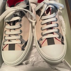 BURBERRY SNEAKERS